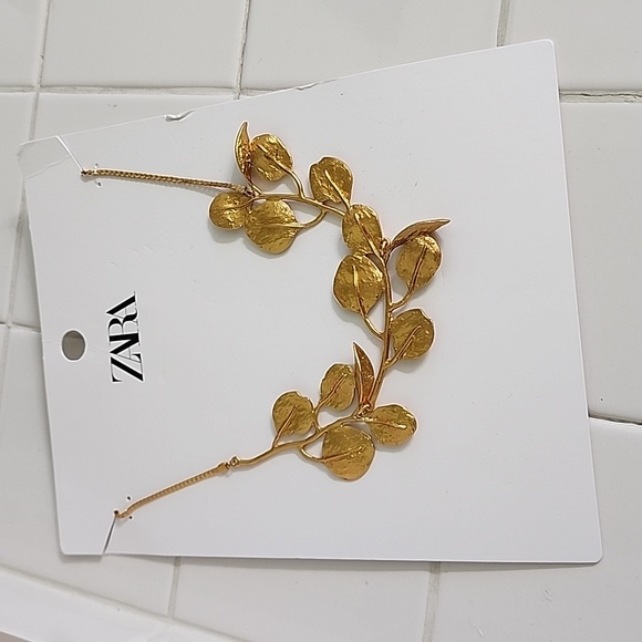 ZARA Leaf Necklace - Picture 5 of 11